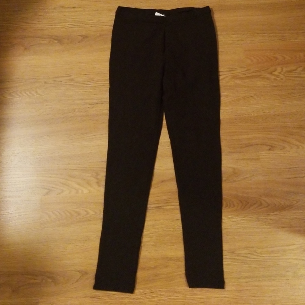 Black leggings.